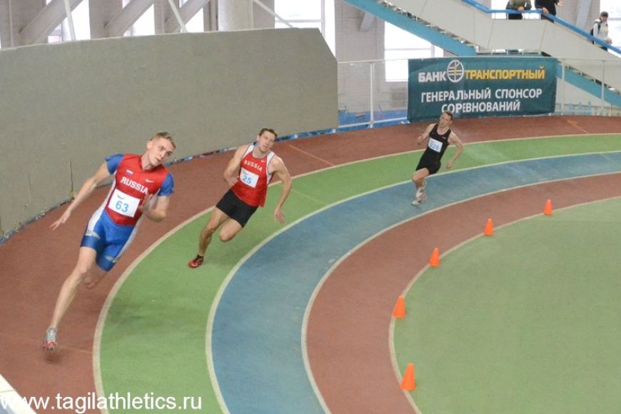 Один из забегов на 200 метров. В центре - Илья Охремов, СК «Спутник».